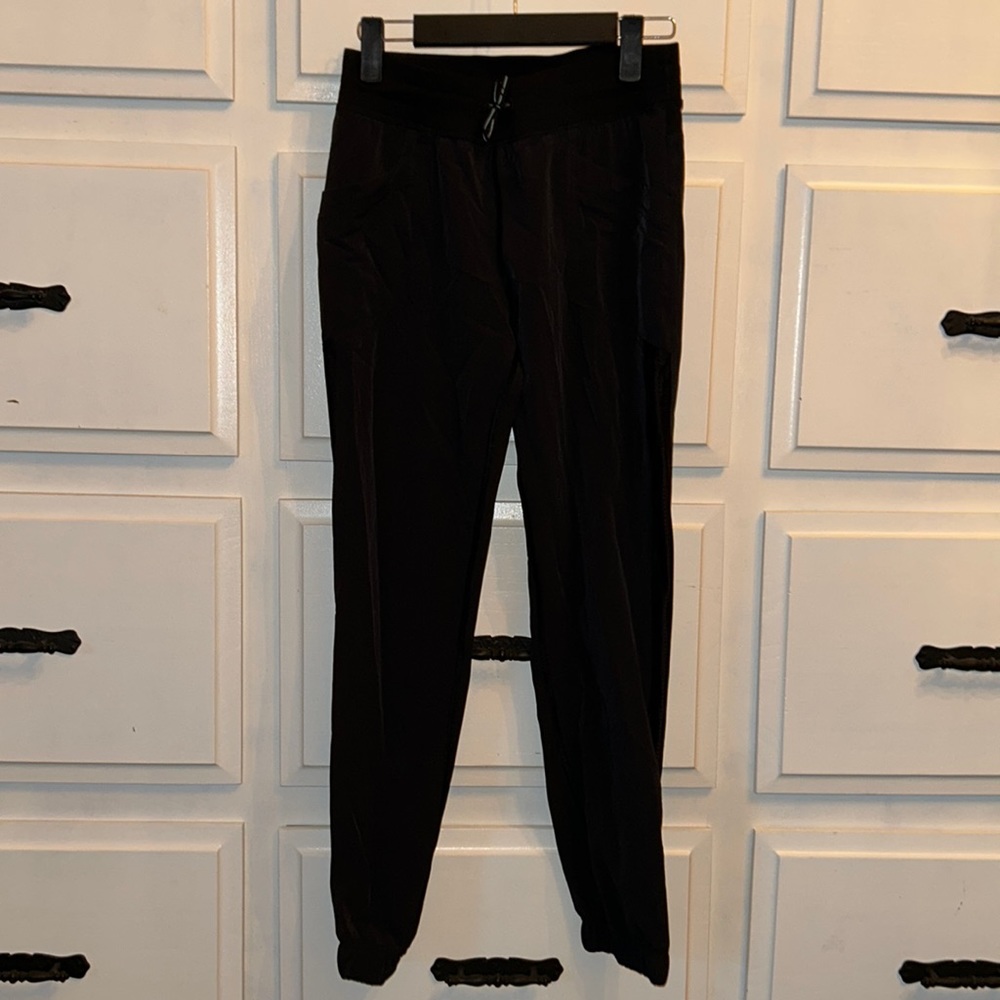IVVIVA BY LULULEMON GIRL’S BLACK LIGHTWEIGHT JOGGERS SZ 12
